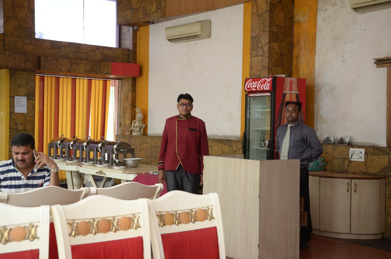Hotel Rahul Deluxe Nagpur Exterior foto